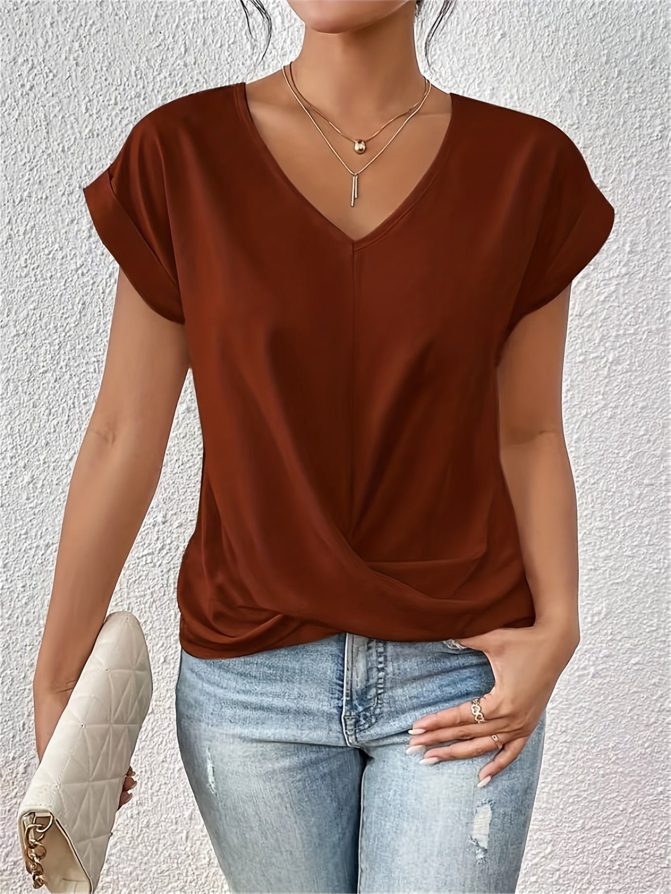CLEO | Casual T-shirt with sweetheart neckline