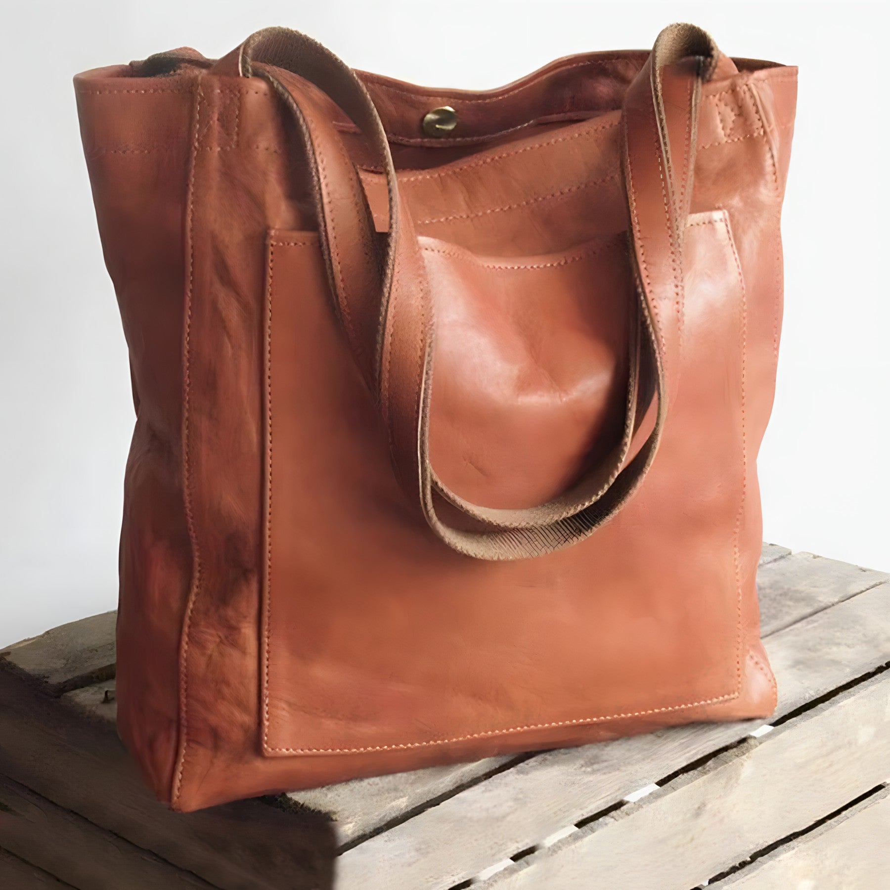 Saga | Stylish Leather Bag